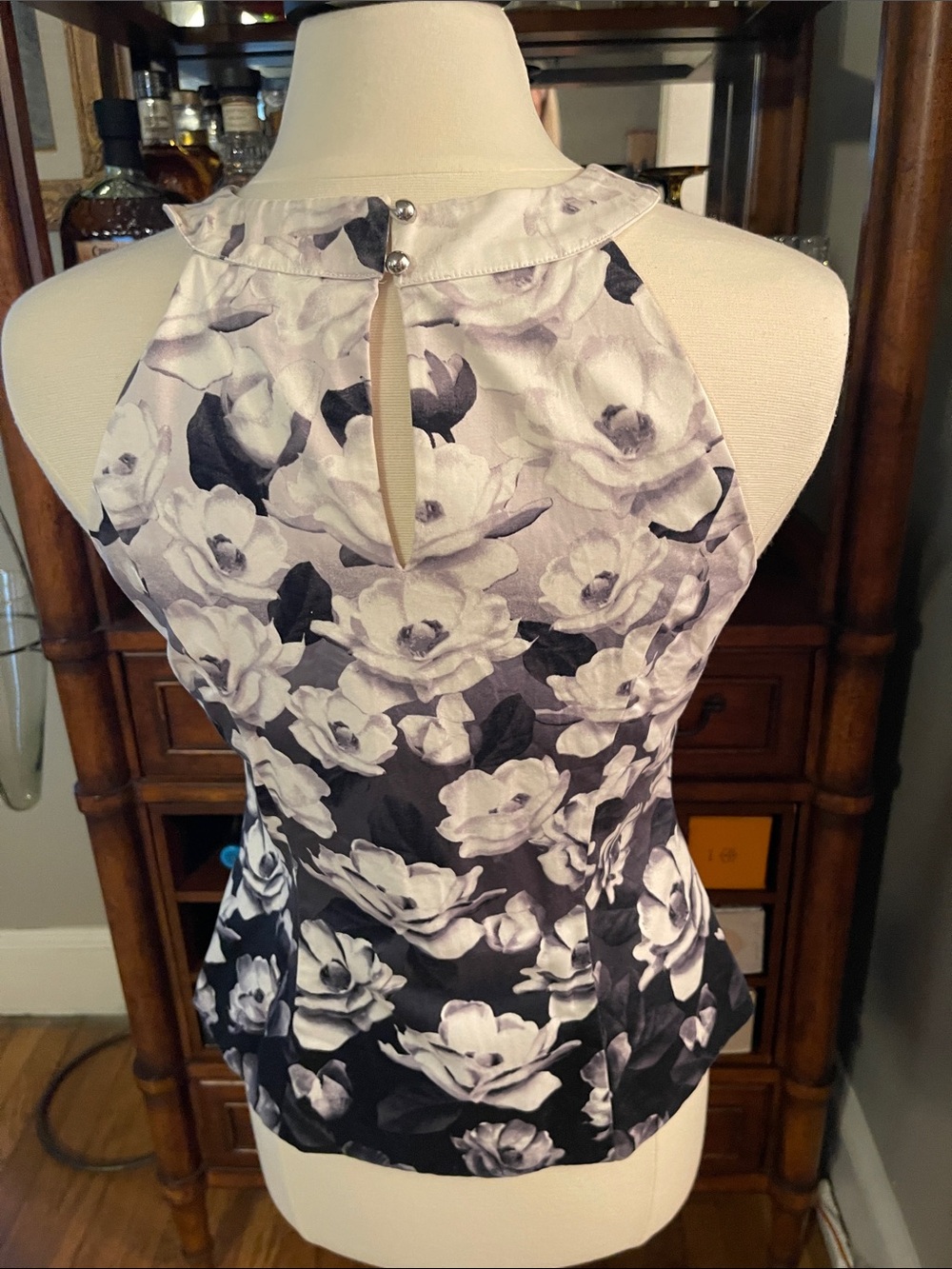 Floral Halter-Crossover Camisole in Black and White - Picture 4 of 7